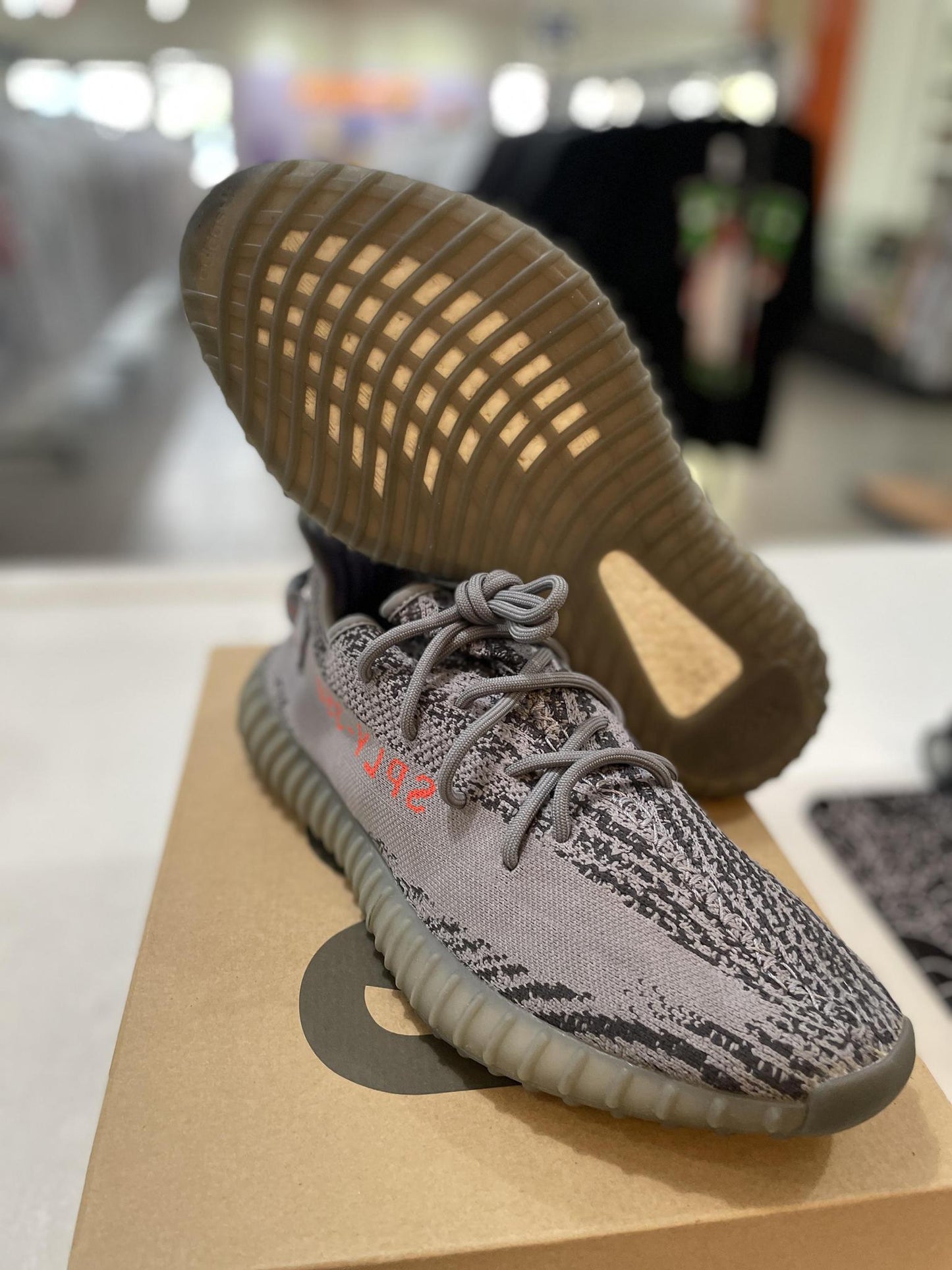 adidas Yeezy Boost 350 V2 Beluga 2.0 (Pre-Owned)