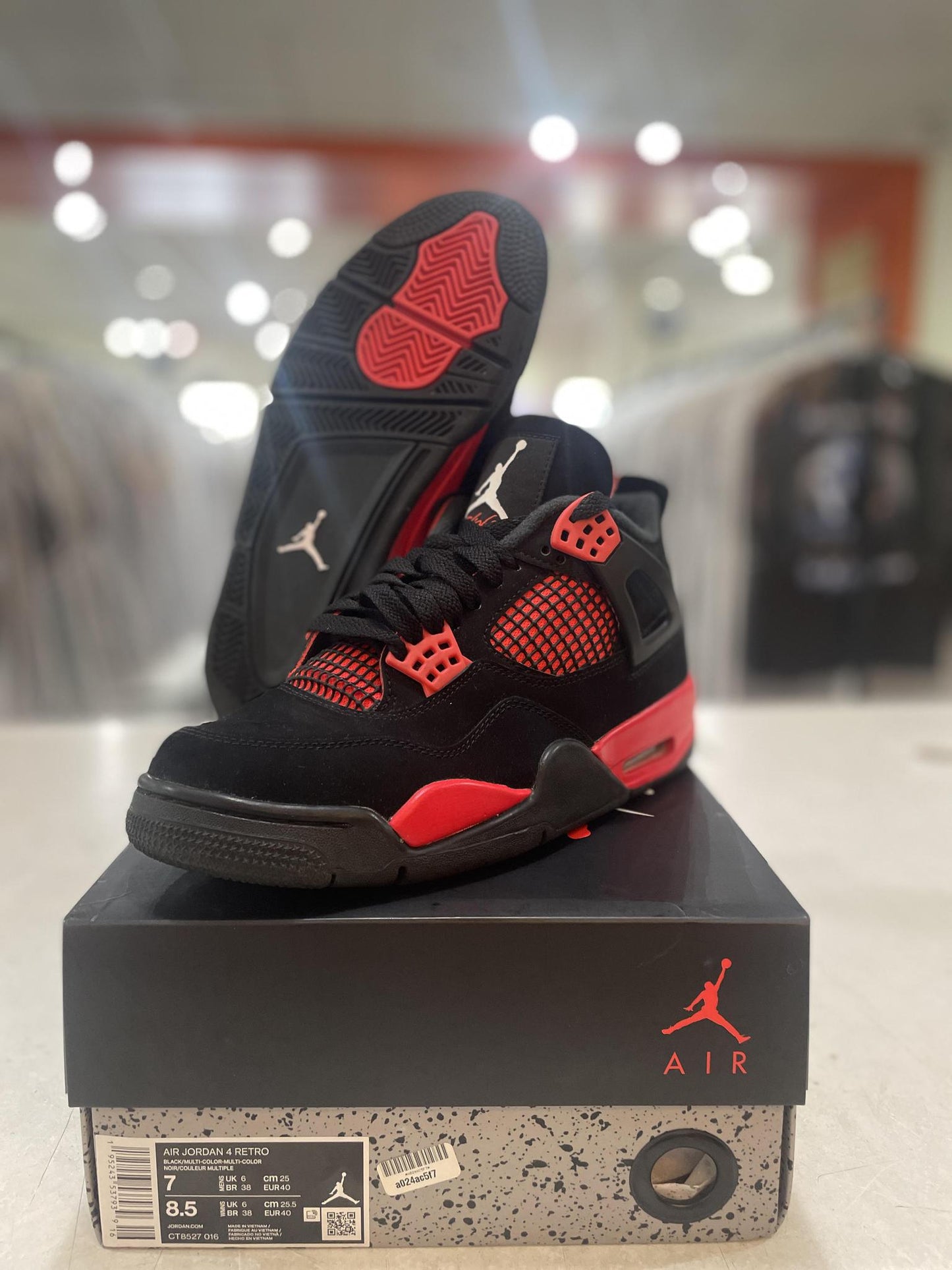 Jordan 4 Retro Red Thunder (Pre-Owned)