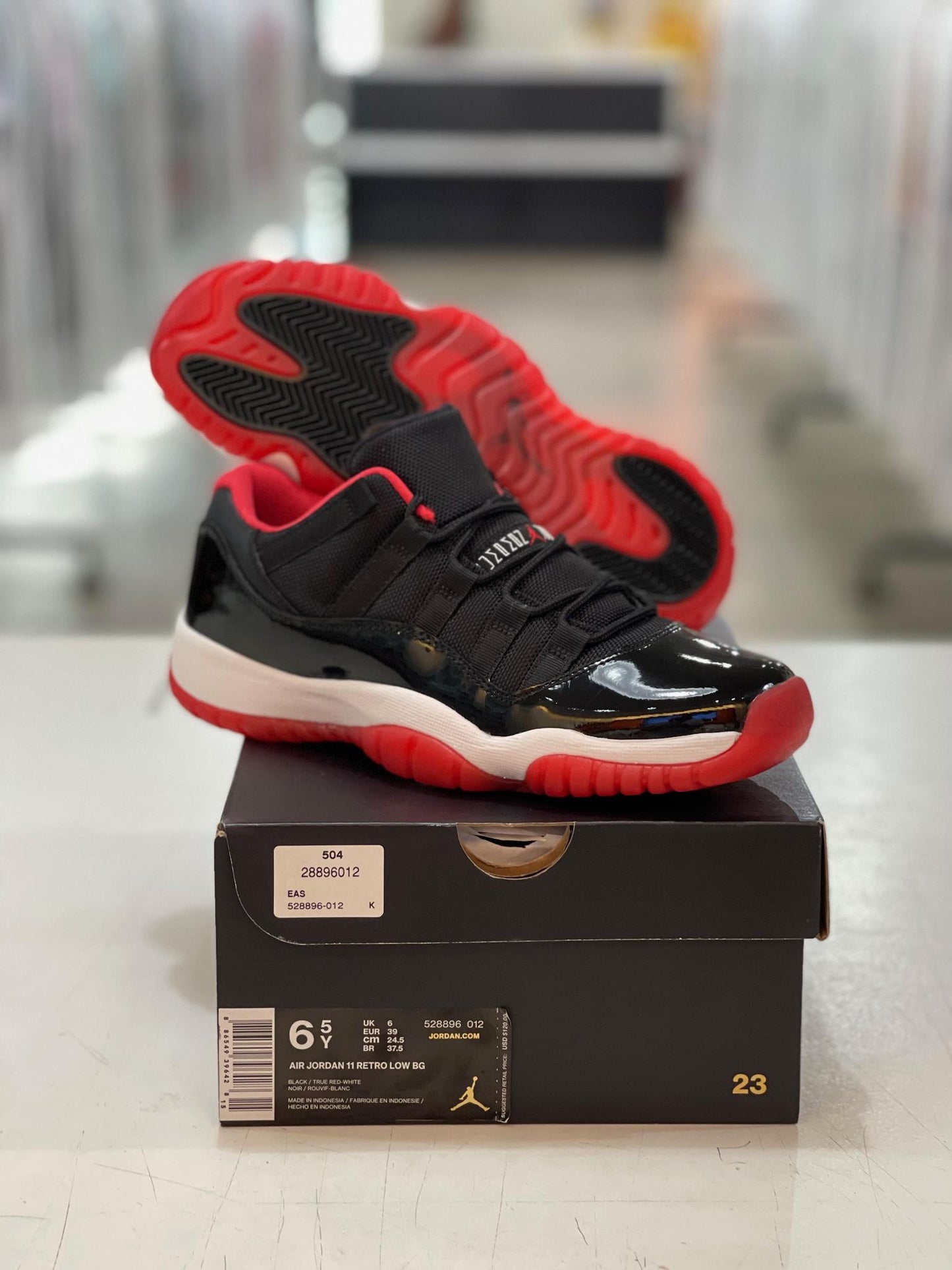 Jordan 11 Retro Low Bred (GS) ( Pre Owned )