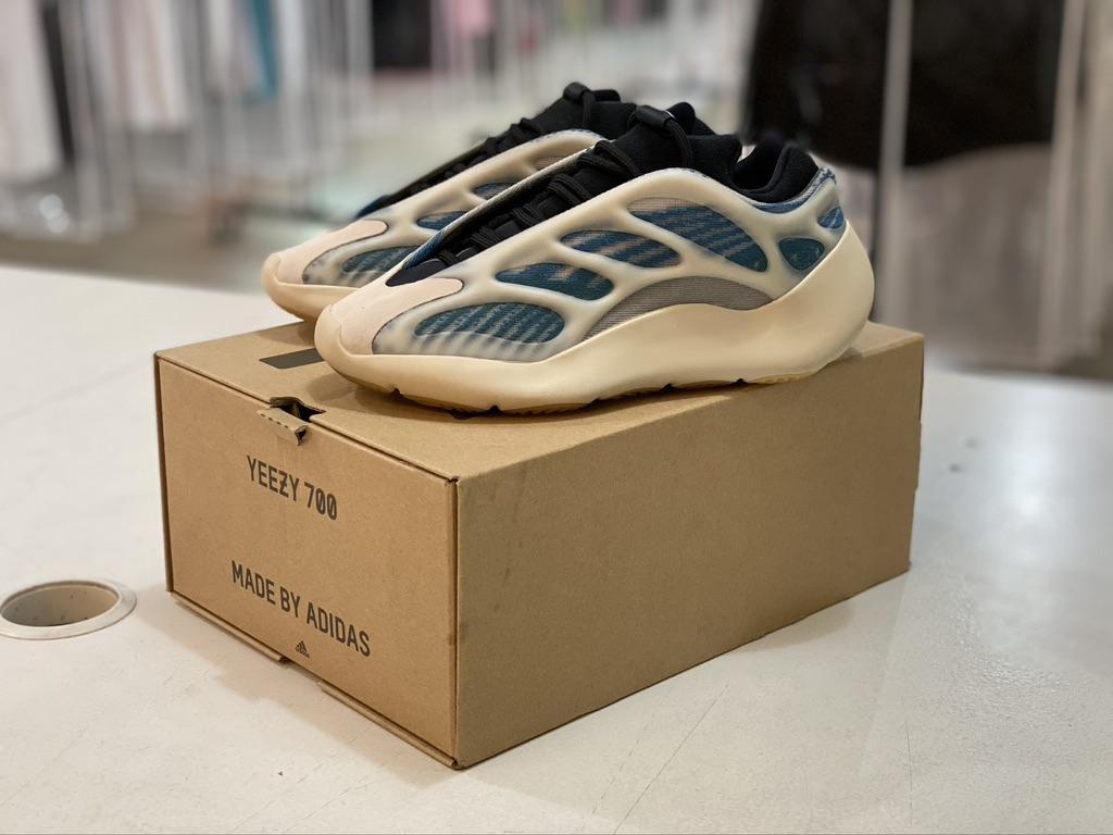 adidas Yeezy 700 V3 Kyanite (Pre-owned)