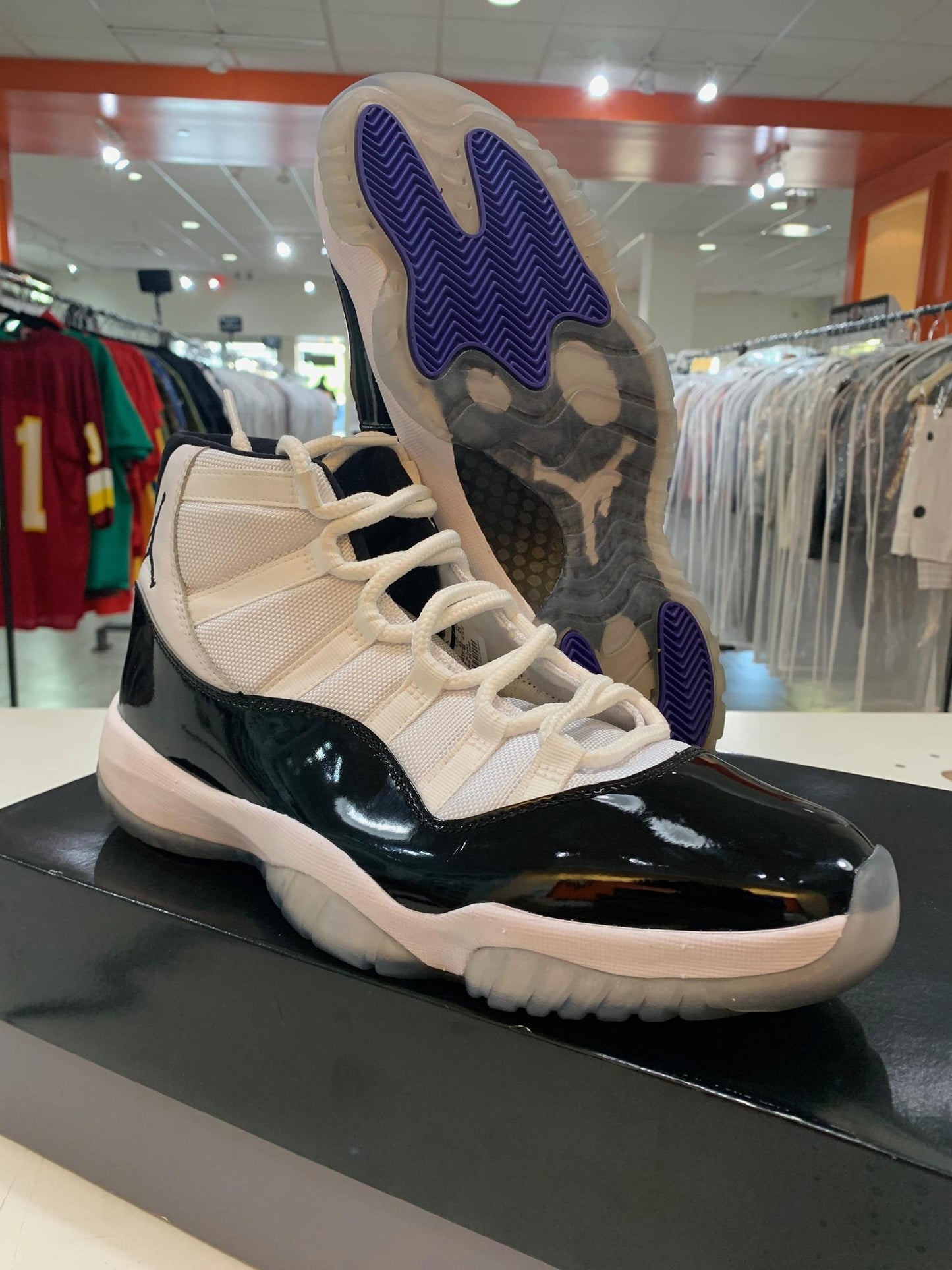 Jordan 11 Retro Concord (2018) - 378037 100 (Pre-Owned)