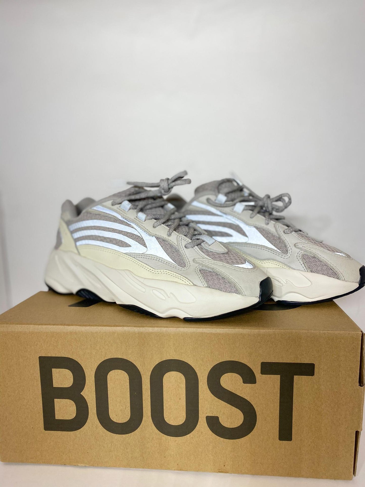adidas Yeezy 700 V2 Static (Pre-Owned)