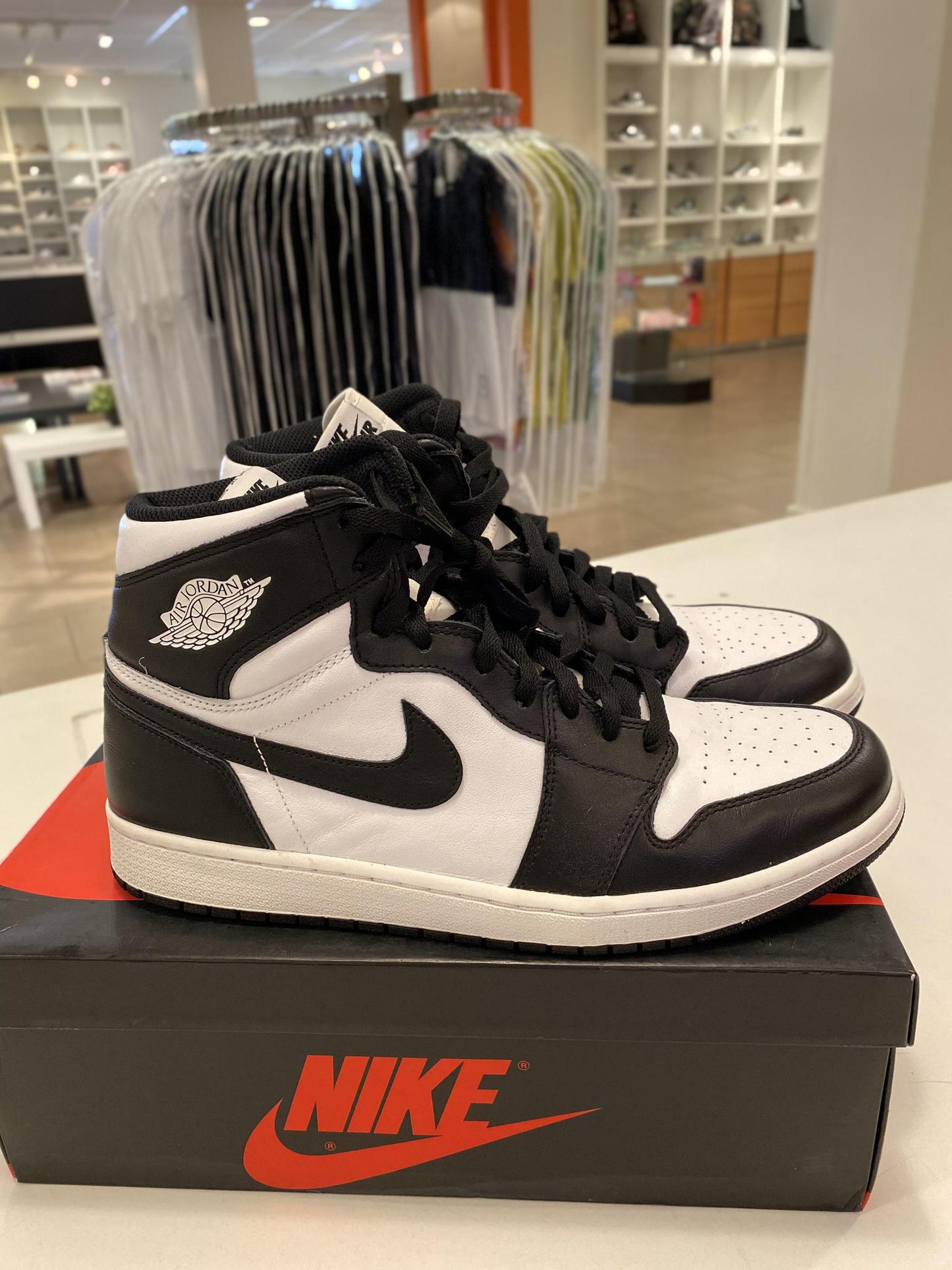 Jordan 1 Retro Black White (2014) (Pre-Owned)